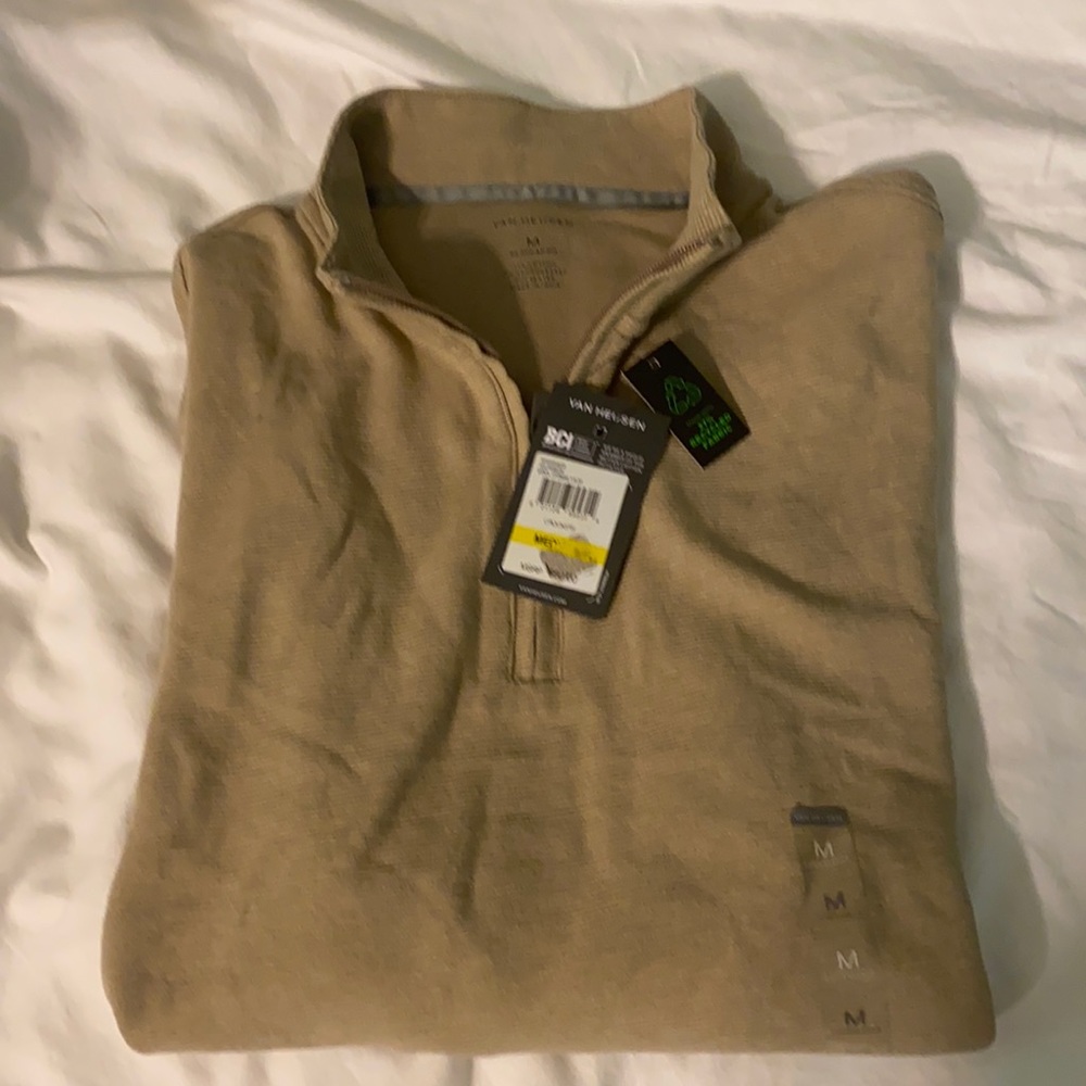 Men’s M Van Heusen long sleeve 3/4 zip pullover.